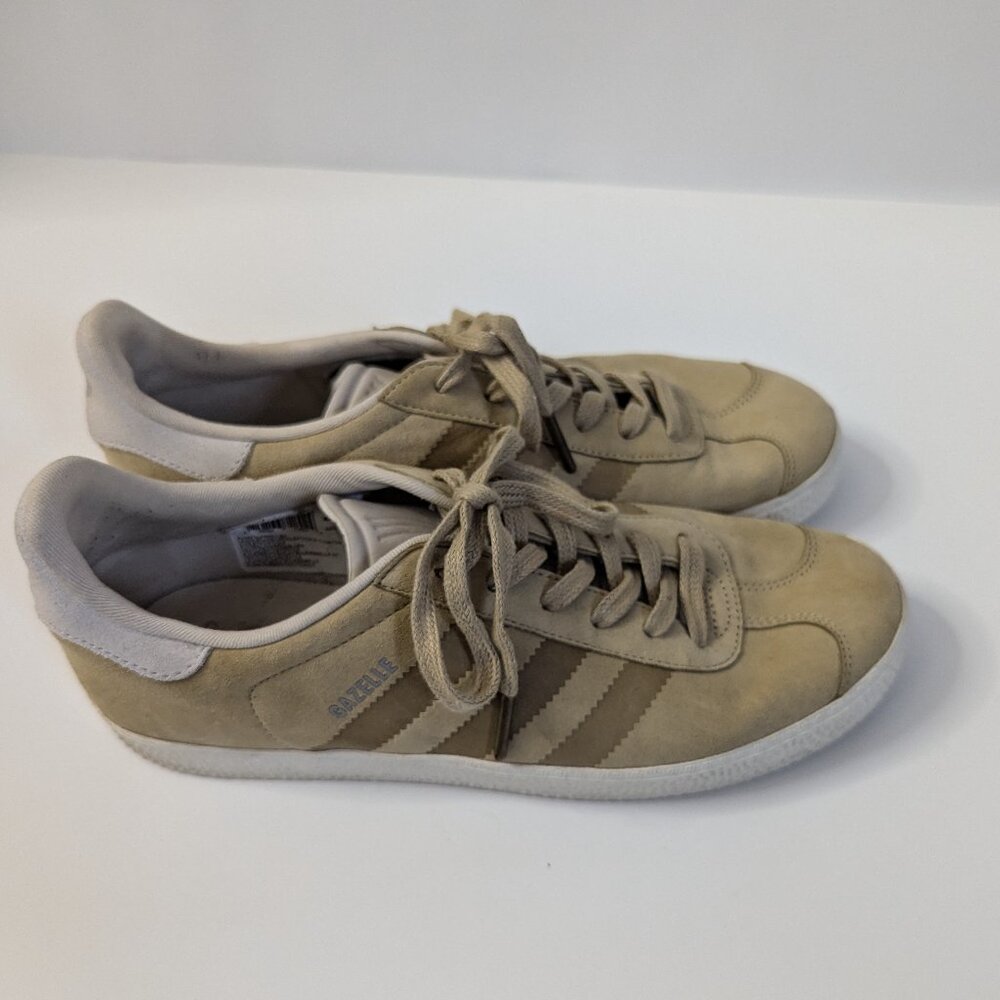 Like new Adidas Originals Gazelle J Beige Khaki Tan Cream Brown Suede - youth 6